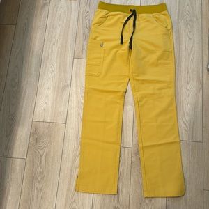 figs scrub pants kade cargo size S/T in the color light gold